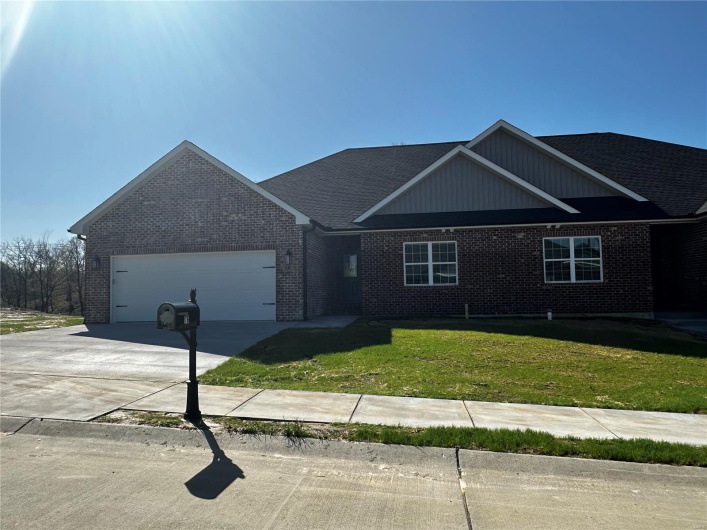 16 Creekside Way, Cape Girardeau, Missouri 63701, 4 Bedrooms Bedrooms, 4 Rooms Rooms,3 BathroomsBathrooms,Residential,For Sale,Creekside,MAR25021593