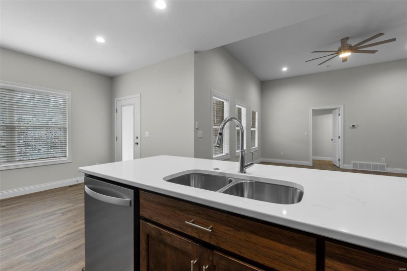 16 Creekside Way, Cape Girardeau, Missouri 63701, 4 Bedrooms Bedrooms, 4 Rooms Rooms,3 BathroomsBathrooms,Residential,For Sale,Creekside,MAR25021593