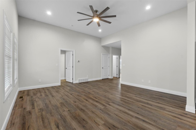 16 Creekside Way, Cape Girardeau, Missouri 63701, 4 Bedrooms Bedrooms, 4 Rooms Rooms,3 BathroomsBathrooms,Residential,For Sale,Creekside,MAR25021593