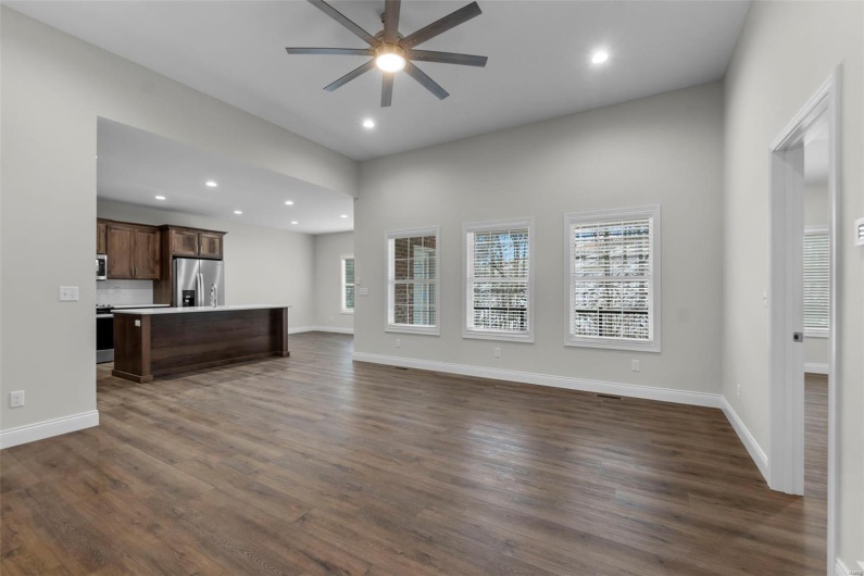 16 Creekside Way, Cape Girardeau, Missouri 63701, 4 Bedrooms Bedrooms, 4 Rooms Rooms,3 BathroomsBathrooms,Residential,For Sale,Creekside,MAR25021593