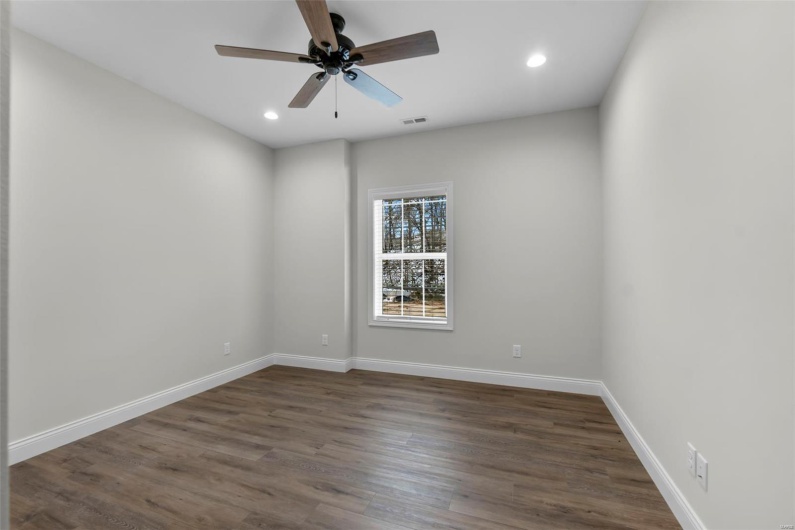 16 Creekside Way, Cape Girardeau, Missouri 63701, 4 Bedrooms Bedrooms, 4 Rooms Rooms,3 BathroomsBathrooms,Residential,For Sale,Creekside,MAR25021593