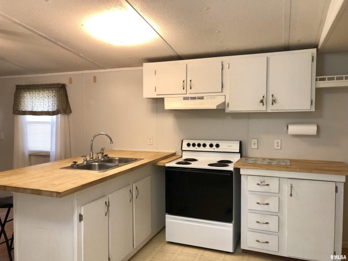 11648 Trolley Line Road, Marion, Illinois 62959, 3 Bedrooms Bedrooms, 0 ,2 BathroomsBathrooms,Residential,For Sale,Trolley Line,0,RMAEB457451