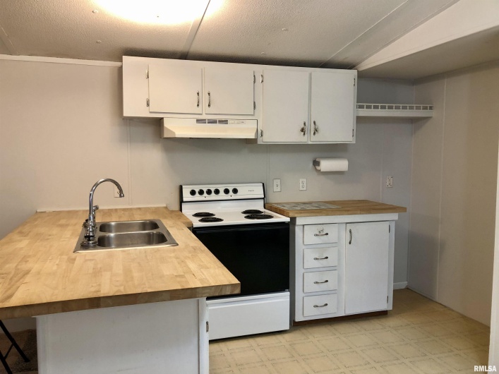11648 Trolley Line Road, Marion, Illinois 62959, 3 Bedrooms Bedrooms, 0 ,2 BathroomsBathrooms,Residential,For Sale,Trolley Line,0,RMAEB457451