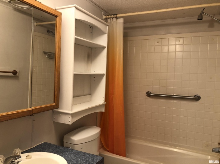 11648 Trolley Line Road, Marion, Illinois 62959, 3 Bedrooms Bedrooms, 0 ,2 BathroomsBathrooms,Residential,For Sale,Trolley Line,0,RMAEB457451