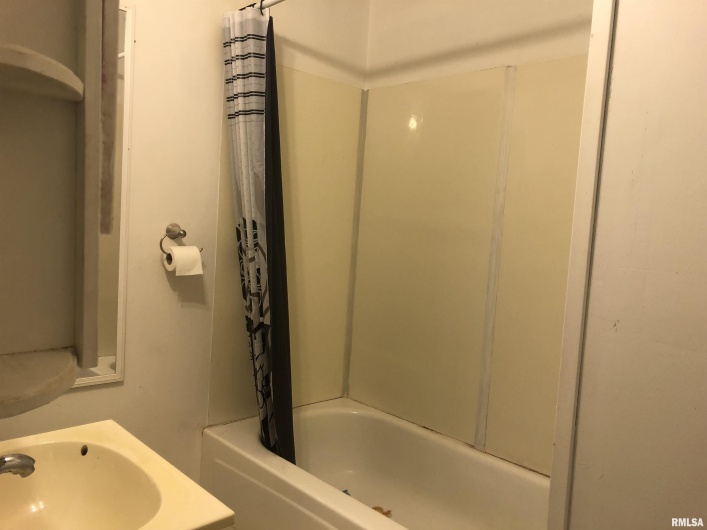 11648 Trolley Line Road, Marion, Illinois 62959, 3 Bedrooms Bedrooms, 0 ,2 BathroomsBathrooms,Residential,For Sale,Trolley Line,0,RMAEB457451