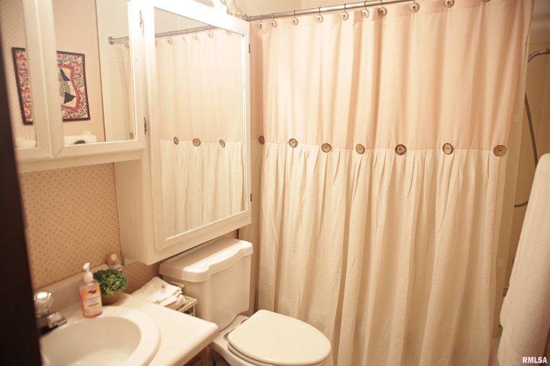 11648 Trolley Line Road, Marion, Illinois 62959, 3 Bedrooms Bedrooms, 0 ,2 BathroomsBathrooms,Residential,For Sale,Trolley Line,0,RMAEB457451