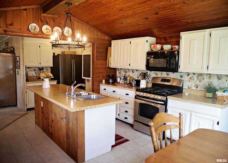 11648 Trolley Line Road, Marion, Illinois 62959, 3 Bedrooms Bedrooms, 0 ,2 BathroomsBathrooms,Residential,For Sale,Trolley Line,0,RMAEB457451