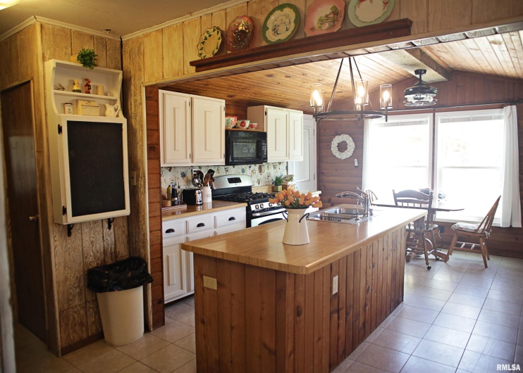 11648 Trolley Line Road, Marion, Illinois 62959, 3 Bedrooms Bedrooms, 0 ,2 BathroomsBathrooms,Residential,For Sale,Trolley Line,0,RMAEB457451