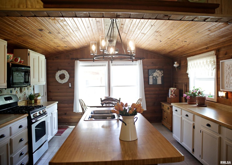 11648 Trolley Line Road, Marion, Illinois 62959, 3 Bedrooms Bedrooms, 0 ,2 BathroomsBathrooms,Residential,For Sale,Trolley Line,0,RMAEB457451