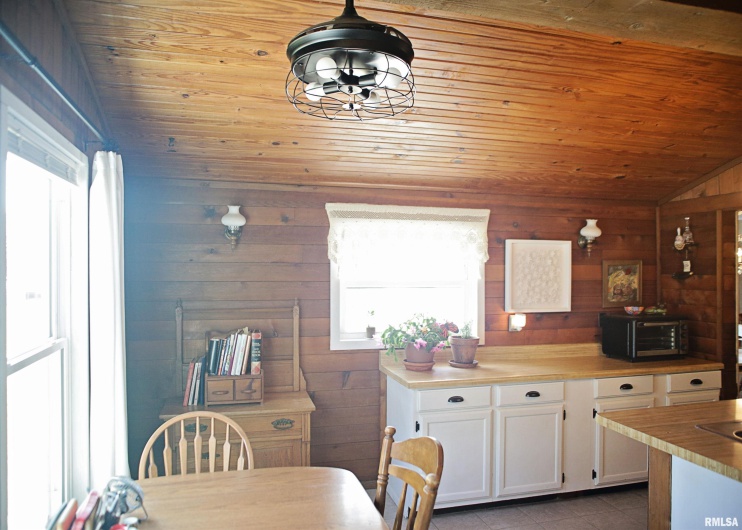 11648 Trolley Line Road, Marion, Illinois 62959, 3 Bedrooms Bedrooms, 0 ,2 BathroomsBathrooms,Residential,For Sale,Trolley Line,0,RMAEB457451