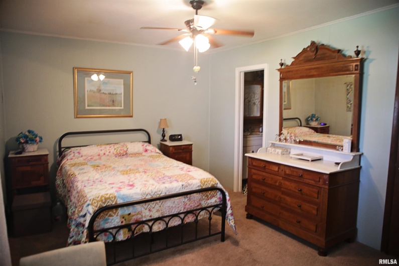 11648 Trolley Line Road, Marion, Illinois 62959, 3 Bedrooms Bedrooms, 0 ,2 BathroomsBathrooms,Residential,For Sale,Trolley Line,0,RMAEB457451