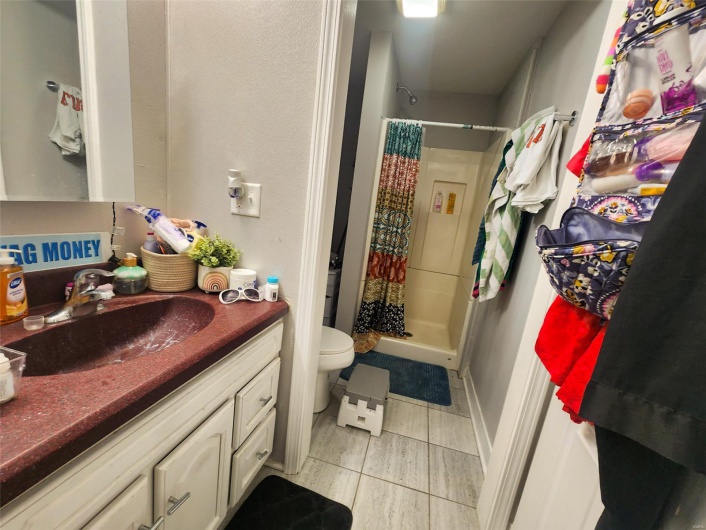 609 Poplar Street, Carbondale, Illinois 62901, 6 Bedrooms Bedrooms, 16 Rooms Rooms,5 BathroomsBathrooms,Residential,For Sale,Poplar,MAR25019208