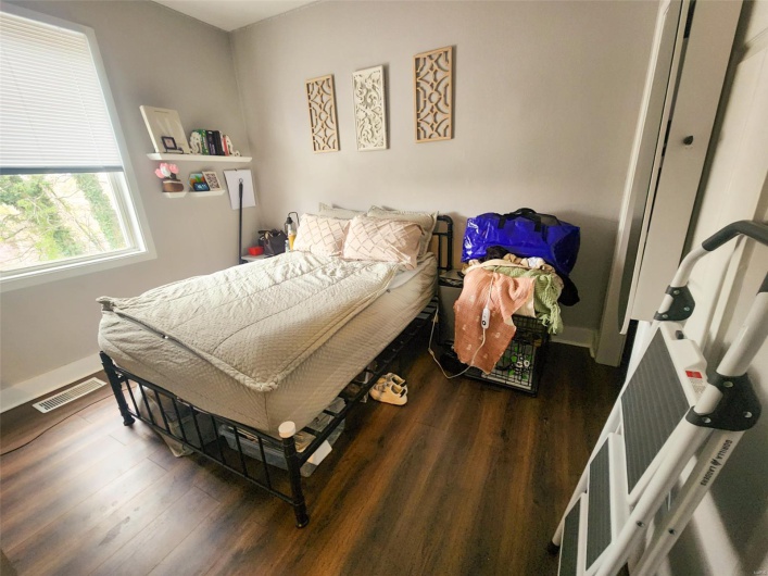 609 Poplar Street, Carbondale, Illinois 62901, 6 Bedrooms Bedrooms, 16 Rooms Rooms,5 BathroomsBathrooms,Residential,For Sale,Poplar,MAR25019208