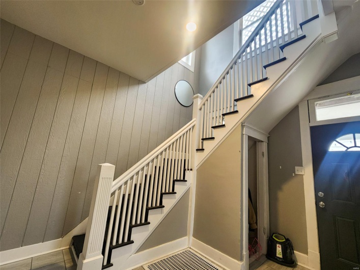 609 Poplar Street, Carbondale, Illinois 62901, 6 Bedrooms Bedrooms, 16 Rooms Rooms,5 BathroomsBathrooms,Residential,For Sale,Poplar,MAR25019208