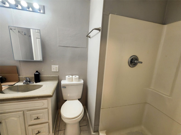 609 Poplar Street, Carbondale, Illinois 62901, 6 Bedrooms Bedrooms, 16 Rooms Rooms,5 BathroomsBathrooms,Residential,For Sale,Poplar,MAR25019208