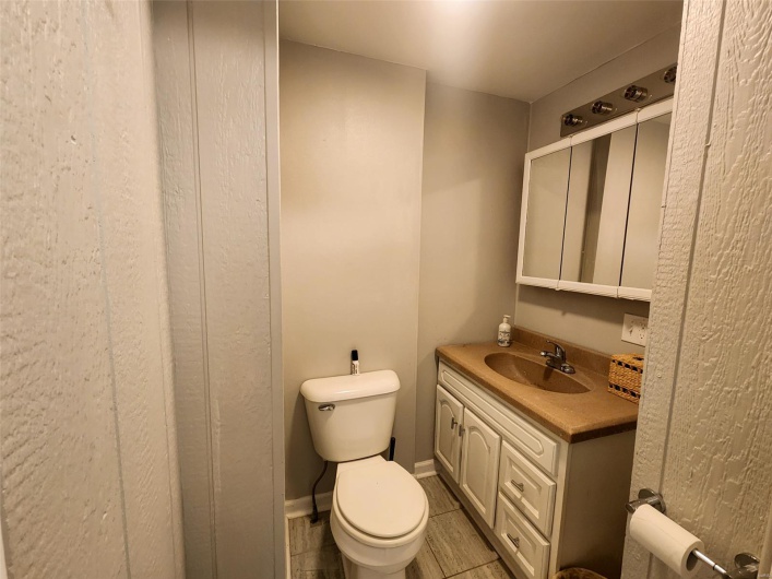 609 Poplar Street, Carbondale, Illinois 62901, 6 Bedrooms Bedrooms, 16 Rooms Rooms,5 BathroomsBathrooms,Residential,For Sale,Poplar,MAR25019208