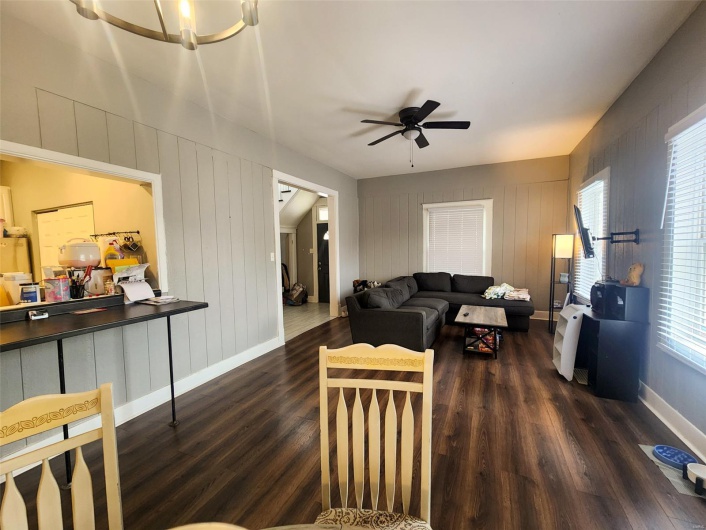 609 Poplar Street, Carbondale, Illinois 62901, 6 Bedrooms Bedrooms, 16 Rooms Rooms,5 BathroomsBathrooms,Residential,For Sale,Poplar,MAR25019208