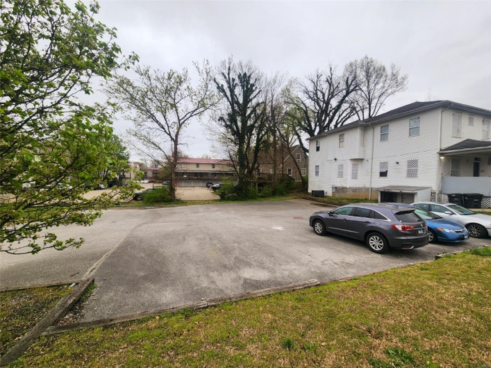 609 Poplar Street, Carbondale, Illinois 62901, 6 Bedrooms Bedrooms, 16 Rooms Rooms,5 BathroomsBathrooms,Residential,For Sale,Poplar,MAR25019208