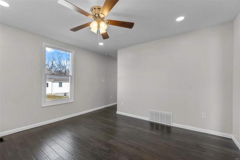 500 Louis Street, Cape Girardeau, Missouri 63703, 3 Bedrooms Bedrooms, 6 Rooms Rooms,2 BathroomsBathrooms,Residential,For Sale,Louis,MAR25005249