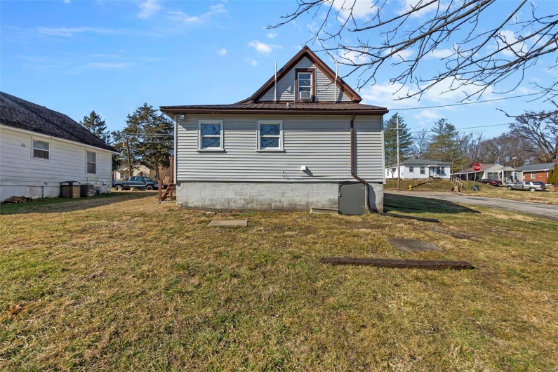500 Louis Street, Cape Girardeau, Missouri 63703, 3 Bedrooms Bedrooms, 6 Rooms Rooms,2 BathroomsBathrooms,Residential,For Sale,Louis,MAR25005249
