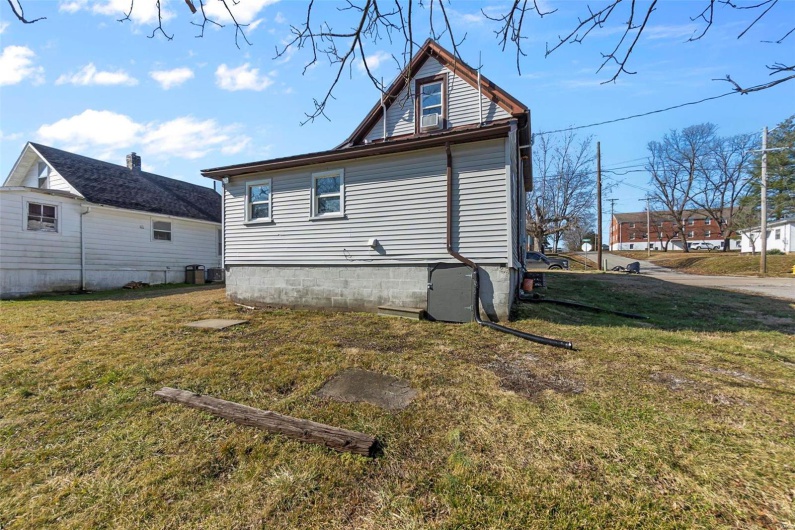 500 Louis Street, Cape Girardeau, Missouri 63703, 3 Bedrooms Bedrooms, 6 Rooms Rooms,2 BathroomsBathrooms,Residential,For Sale,Louis,MAR25005249