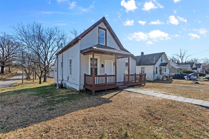 500 Louis Street, Cape Girardeau, Missouri 63703, 3 Bedrooms Bedrooms, 6 Rooms Rooms,2 BathroomsBathrooms,Residential,For Sale,Louis,MAR25005249