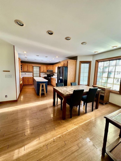 209 Davis, East Prairie, Missouri 63845, 2 Bedrooms Bedrooms, 7 Rooms Rooms,2 BathroomsBathrooms,Residential,For Sale,Davis,MAR25021785