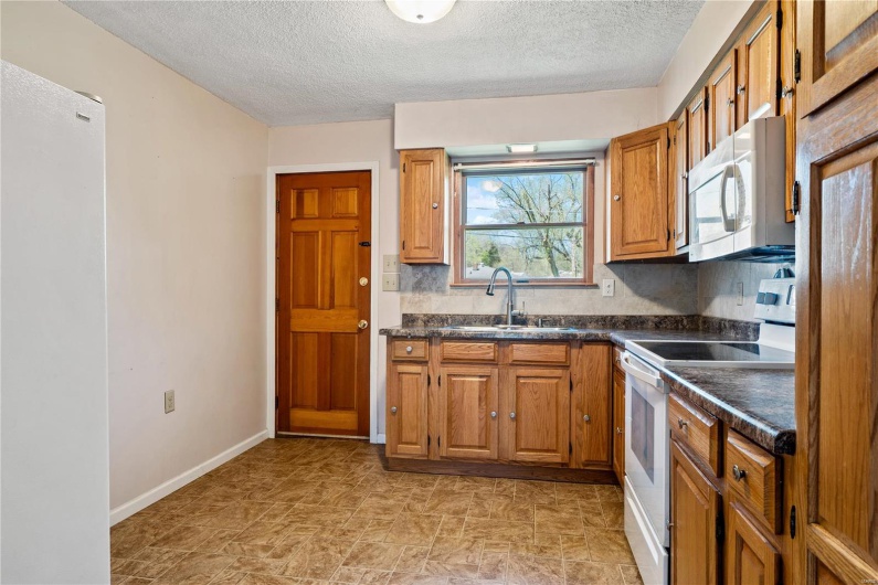 2820 Vista Lane, Cape Girardeau, Missouri 63701, 2 Bedrooms Bedrooms, 6 Rooms Rooms,1 BathroomBathrooms,Residential,For Sale,Vista Lane,MAR25019696