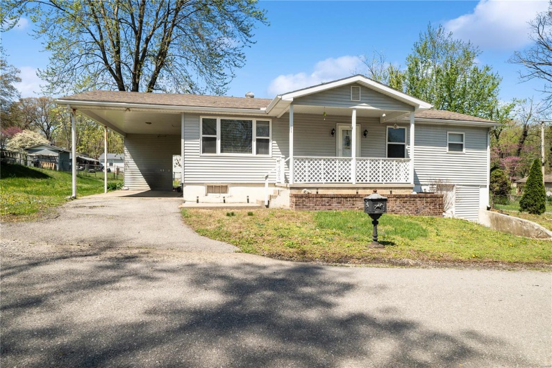 2820 Vista Lane, Cape Girardeau, Missouri 63701, 2 Bedrooms Bedrooms, 6 Rooms Rooms,1 BathroomBathrooms,Residential,For Sale,Vista Lane,MAR25019696