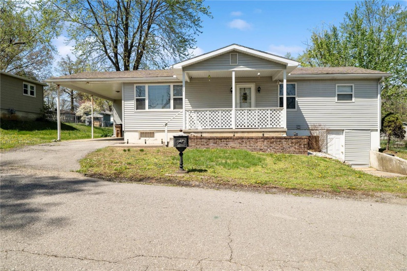 2820 Vista Lane, Cape Girardeau, Missouri 63701, 2 Bedrooms Bedrooms, 6 Rooms Rooms,1 BathroomBathrooms,Residential,For Sale,Vista Lane,MAR25019696