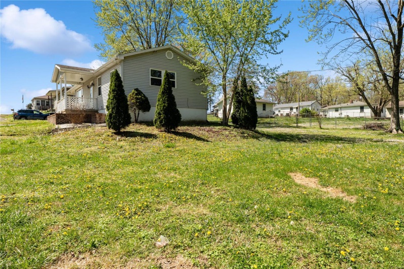 2820 Vista Lane, Cape Girardeau, Missouri 63701, 2 Bedrooms Bedrooms, 6 Rooms Rooms,1 BathroomBathrooms,Residential,For Sale,Vista Lane,MAR25019696