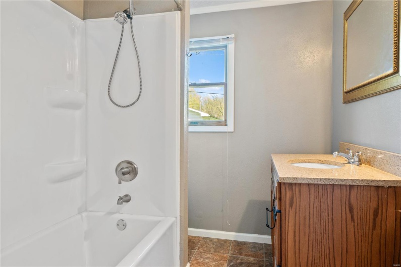 2820 Vista Lane, Cape Girardeau, Missouri 63701, 2 Bedrooms Bedrooms, 6 Rooms Rooms,1 BathroomBathrooms,Residential,For Sale,Vista Lane,MAR25019696