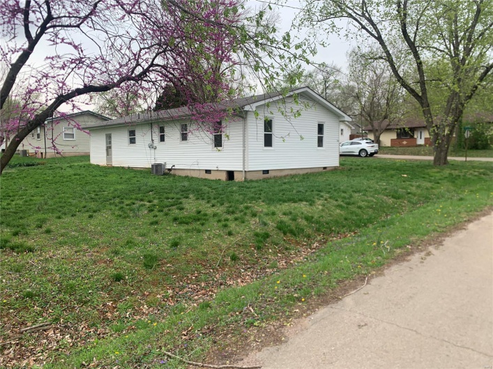 200 Easton Street, Bonne Terre, Missouri 63628, 3 Bedrooms Bedrooms, 5 Rooms Rooms,1 BathroomBathrooms,Residential,For Sale,Easton,MAR25021578