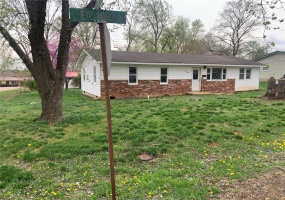 200 Easton Street, Bonne Terre, Missouri 63628, 3 Bedrooms Bedrooms, 5 Rooms Rooms,1 BathroomBathrooms,Residential,For Sale,Easton,MAR25021578