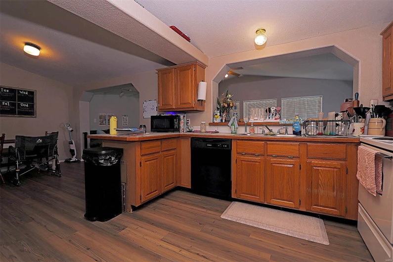 301 Kimberly Drive, Scott City, Missouri 63780, 3 Bedrooms Bedrooms, 6 Rooms Rooms,2 BathroomsBathrooms,Residential,For Sale,Kimberly,MAR25021779