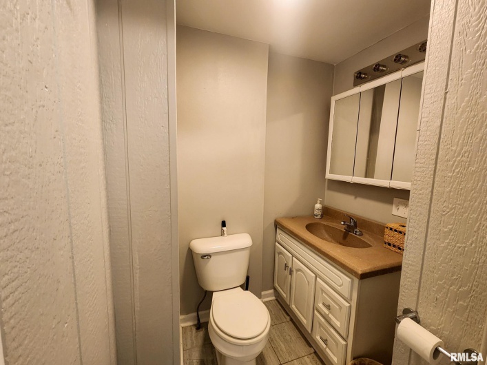 609 POPLAR Street, Carbondale, Illinois 62901, 6 Bedrooms Bedrooms, 0 ,5 BathroomsBathrooms,Residential,For Sale,POPLAR,0,RMAEB457455