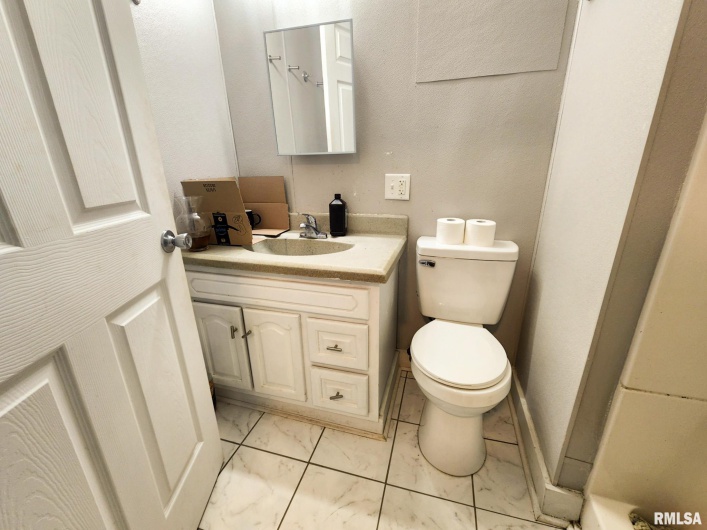 609 POPLAR Street, Carbondale, Illinois 62901, 6 Bedrooms Bedrooms, 0 ,5 BathroomsBathrooms,Residential,For Sale,POPLAR,0,RMAEB457455