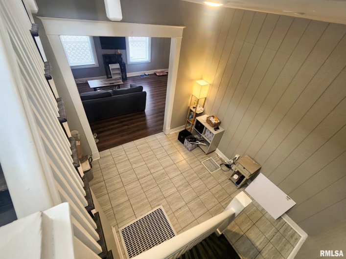 609 POPLAR Street, Carbondale, Illinois 62901, 6 Bedrooms Bedrooms, 0 ,5 BathroomsBathrooms,Residential,For Sale,POPLAR,0,RMAEB457455