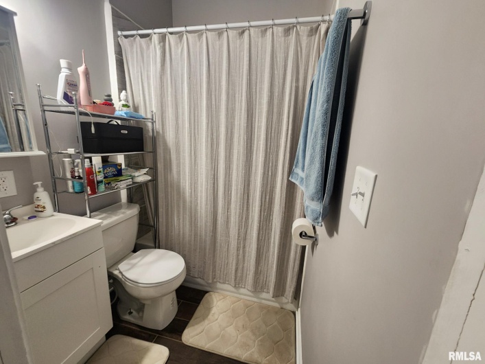 609 POPLAR Street, Carbondale, Illinois 62901, 6 Bedrooms Bedrooms, 0 ,5 BathroomsBathrooms,Residential,For Sale,POPLAR,0,RMAEB457455