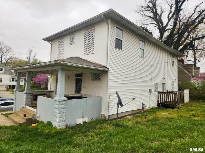 609 POPLAR Street, Carbondale, Illinois 62901, 6 Bedrooms Bedrooms, 0 ,5 BathroomsBathrooms,Residential,For Sale,POPLAR,0,RMAEB457455