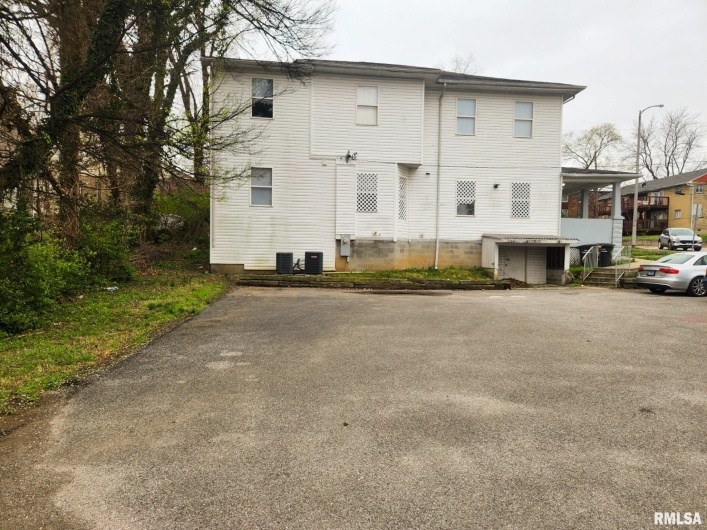 609 POPLAR Street, Carbondale, Illinois 62901, 6 Bedrooms Bedrooms, 0 ,5 BathroomsBathrooms,Residential,For Sale,POPLAR,0,RMAEB457455