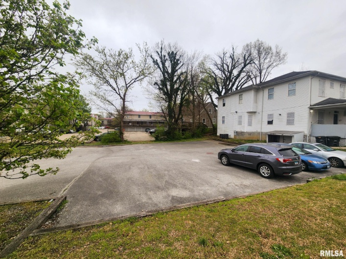 609 POPLAR Street, Carbondale, Illinois 62901, 6 Bedrooms Bedrooms, 0 ,5 BathroomsBathrooms,Residential,For Sale,POPLAR,0,RMAEB457455