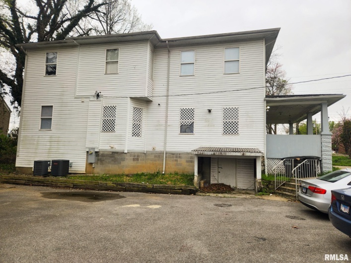 609 POPLAR Street, Carbondale, Illinois 62901, 6 Bedrooms Bedrooms, 0 ,5 BathroomsBathrooms,Residential,For Sale,POPLAR,0,RMAEB457455