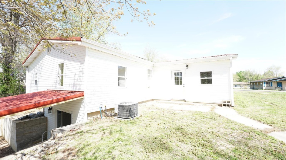 917 Poplar St, Dexter, Missouri 63841, 3 Bedrooms Bedrooms, 7 Rooms Rooms,1 BathroomBathrooms,Residential,For Sale,Poplar St,MAR25022277