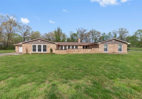 185 Garnet Lane, Cape Girardeau, Missouri 63701, 3 Bedrooms Bedrooms, 8 Rooms Rooms,2 BathroomsBathrooms,Residential,For Sale,Garnet,MAR25020143