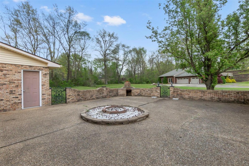 185 Garnet Lane, Cape Girardeau, Missouri 63701, 3 Bedrooms Bedrooms, 8 Rooms Rooms,2 BathroomsBathrooms,Residential,For Sale,Garnet,MAR25020143