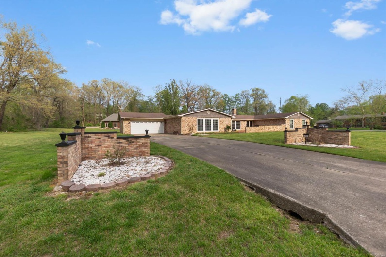 185 Garnet Lane, Cape Girardeau, Missouri 63701, 3 Bedrooms Bedrooms, 8 Rooms Rooms,2 BathroomsBathrooms,Residential,For Sale,Garnet,MAR25020143