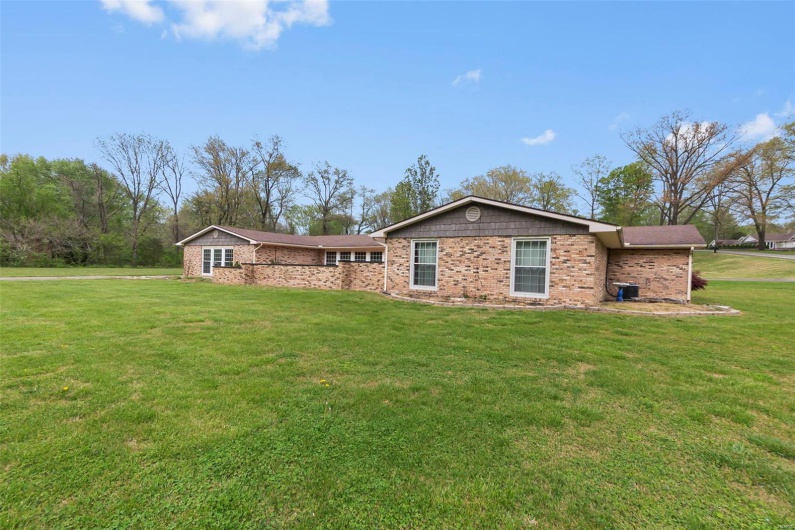 185 Garnet Lane, Cape Girardeau, Missouri 63701, 3 Bedrooms Bedrooms, 8 Rooms Rooms,2 BathroomsBathrooms,Residential,For Sale,Garnet,MAR25020143