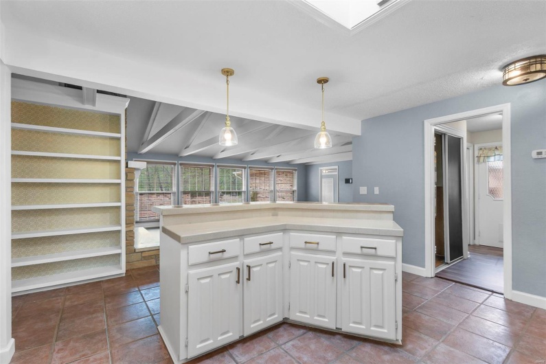 185 Garnet Lane, Cape Girardeau, Missouri 63701, 3 Bedrooms Bedrooms, 8 Rooms Rooms,2 BathroomsBathrooms,Residential,For Sale,Garnet,MAR25020143