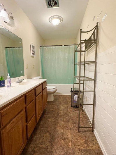 2101 Meadows Road, Poplar Bluff, Missouri 63901, 3 Bedrooms Bedrooms, 7 Rooms Rooms,2 BathroomsBathrooms,Residential,For Sale,Meadows,MAR25021342